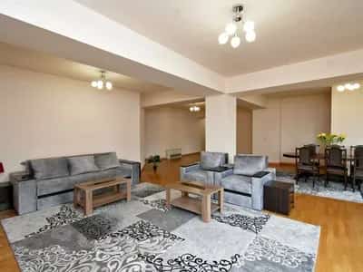 4 Սենյականոց բնակարան, Լեոի փող, Կենտրոն (Երևան)