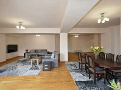 4 Սենյականոց բնակարան, Լեոի փող, Կենտրոն (Երևան) view 1