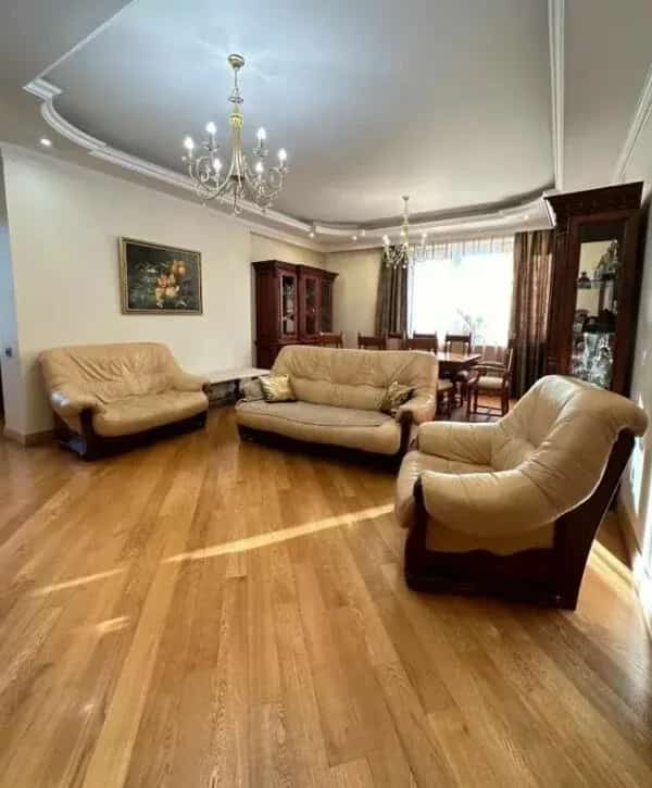 4 Սենյականոց բնակարան, Աբովյան փող, Կենտրոն (Երևան)