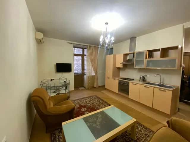 2 Սենյականոց բնակարան, Սայաթ-Նովայի պող, Կենտրոն (Երևան)